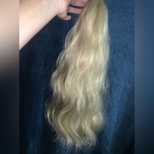 Wavy Ash blonde Ponytail clip in